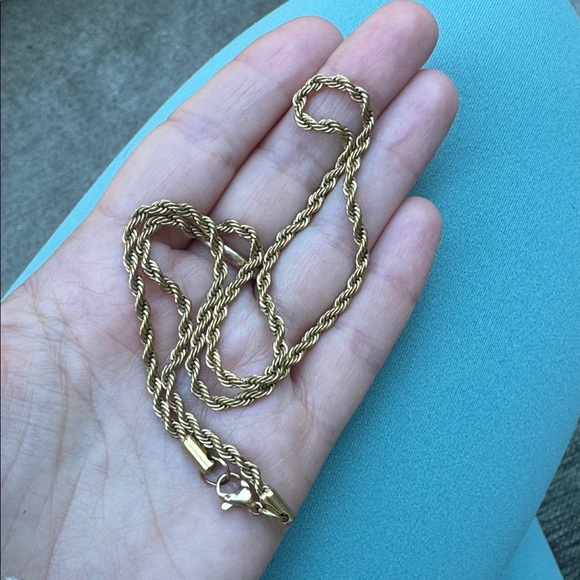 Ellie Vail Jewelry • Twist Rope Chain Necklace - Picture 5 of 5